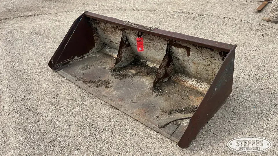 Skid steer bucket