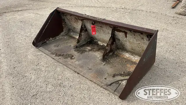 Skid steer bucket