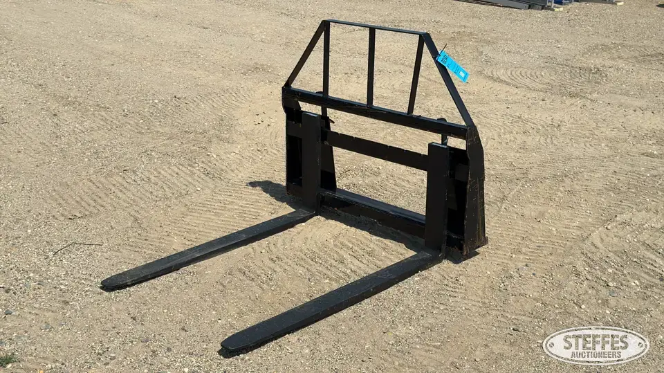 Skid steer pallet forks Skid Steer Fork