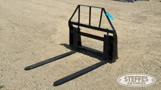 Skid steer pallet forks