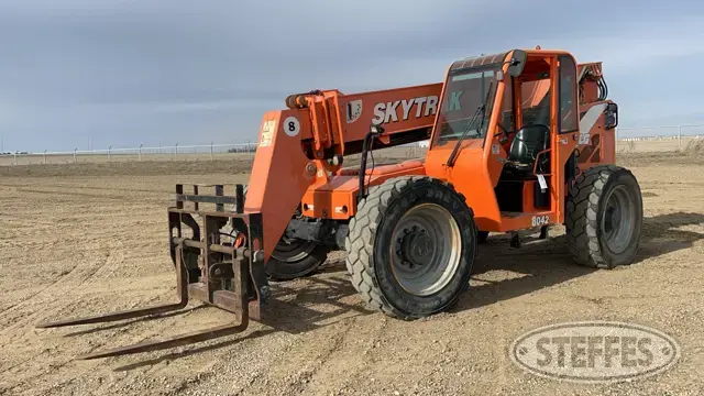 2013 JLG 8042