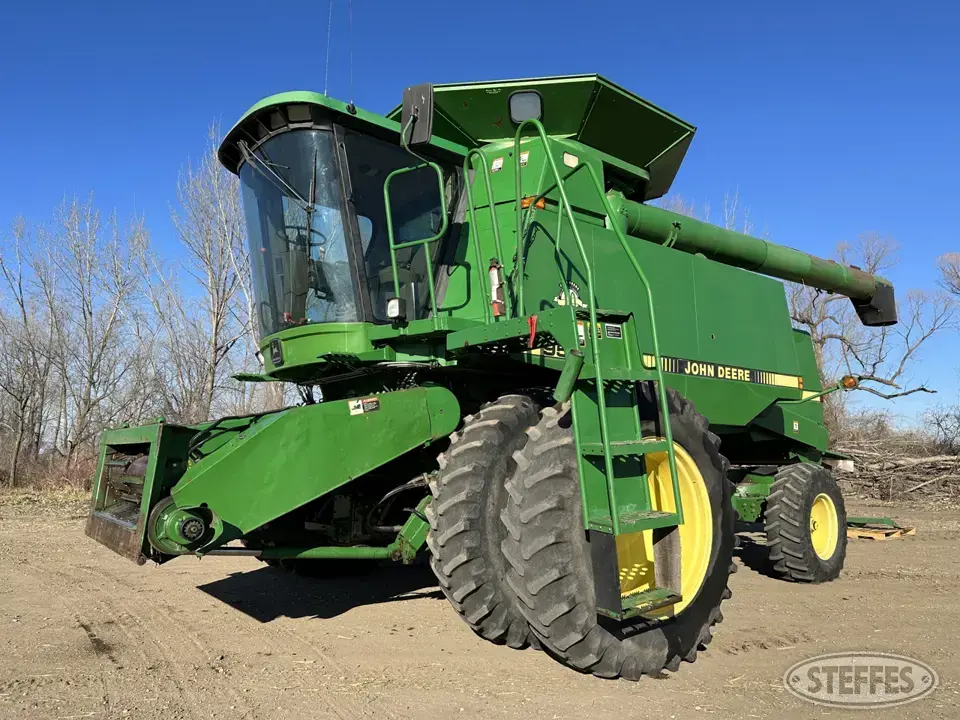 1997 John Deere 9500 Combine