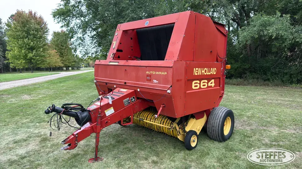 New Holland 664 Round Baler