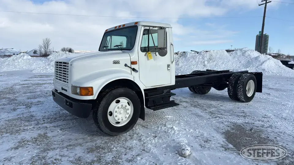 2000 International 4700 Cab and Chassis Truck