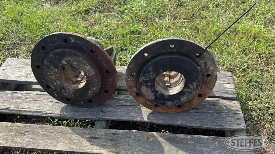 Case U-bolt dual hubs Tractor Part
