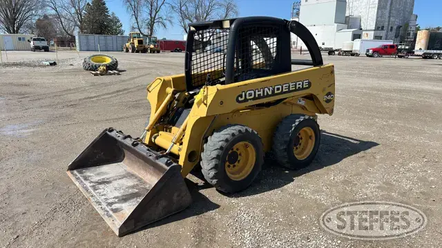 1999 John Deere 240