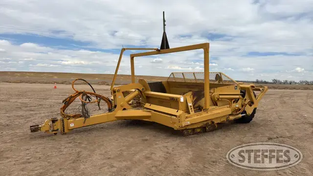 2000 Deere 1812C