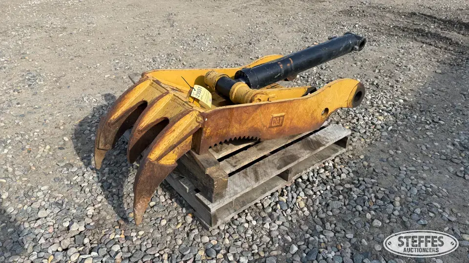 CAT hyd. thumb Excavator Attachment
