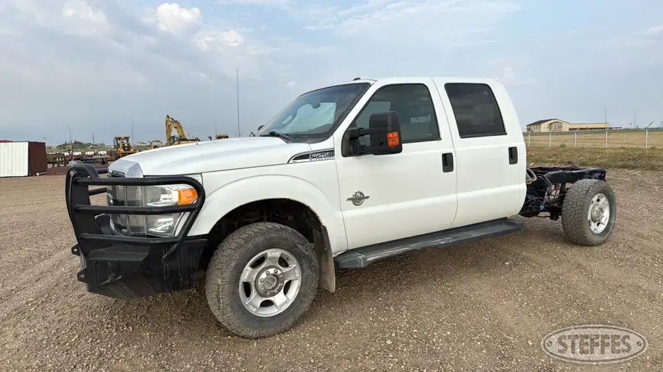 2015 Ford F-250 XLT Cab and Chassis Truck