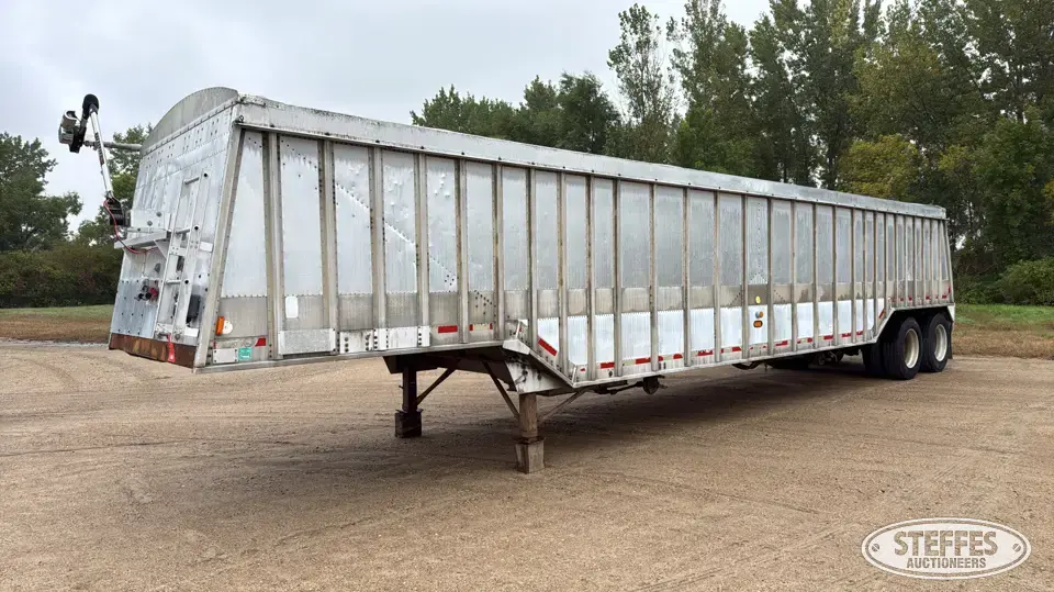 1990 Cornhusker 800 Hopper Bottom Trailer