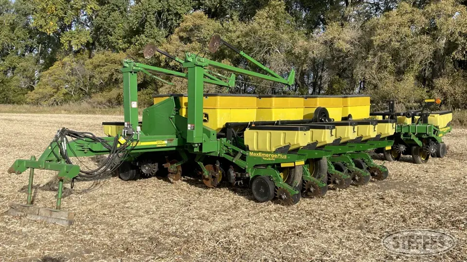 2002 John Deere 1770 Conservation 12 or More Row Planter