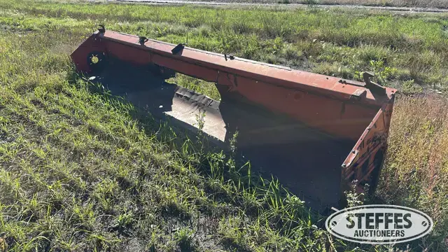Combine head snow pusher