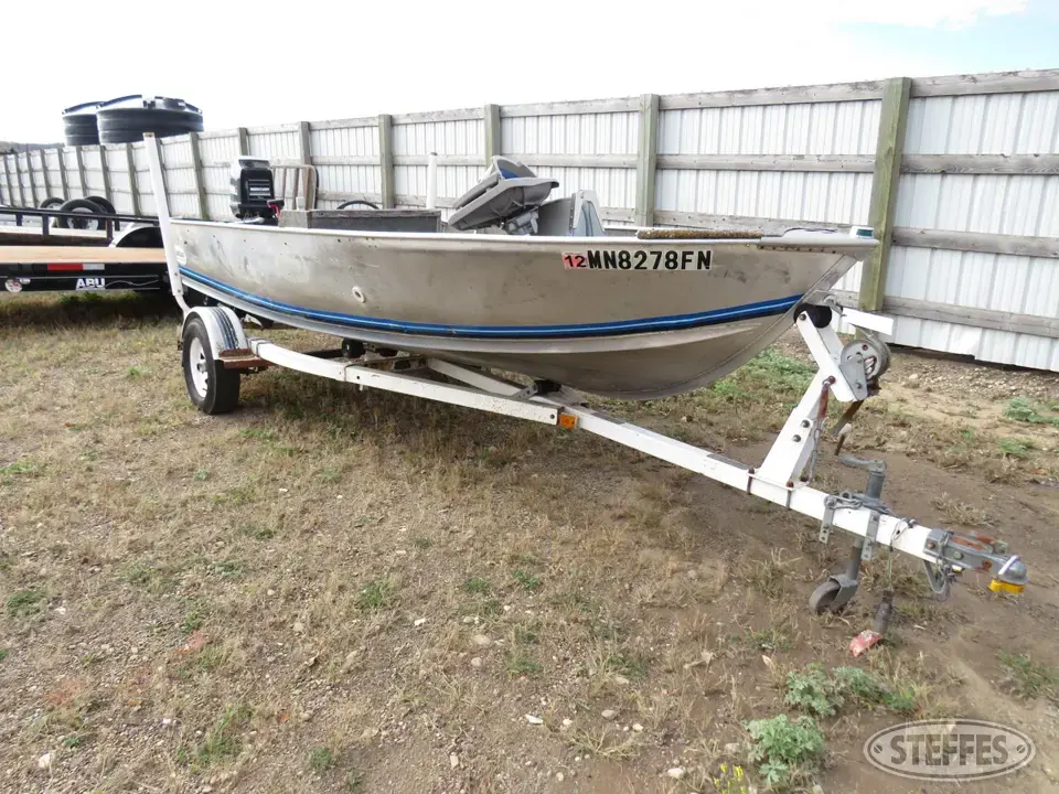 Alumacraft Boat