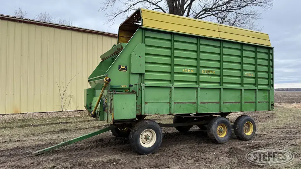 John Deere 716A Forage Wagon