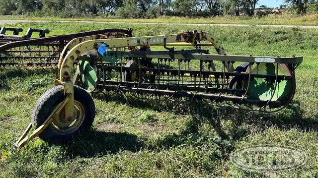 John Deere 640