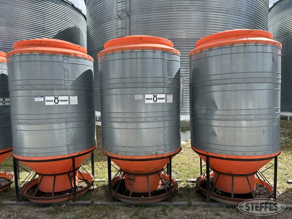 Sioux Big 'O' Feeders and Bunk