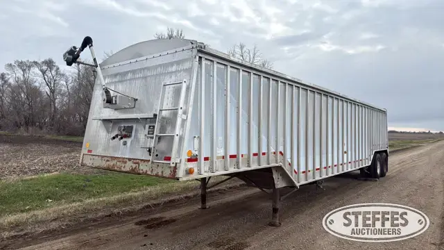 1983 Cornhusker 800