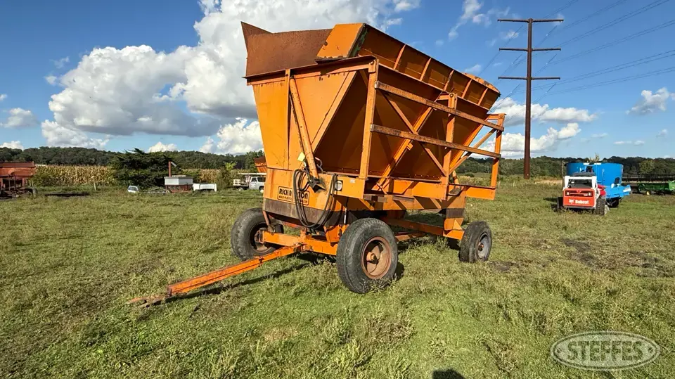 Richardton 1400 Dump Cart