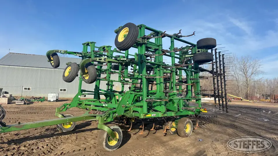 2008 John Deere 2210 Field Cultivator