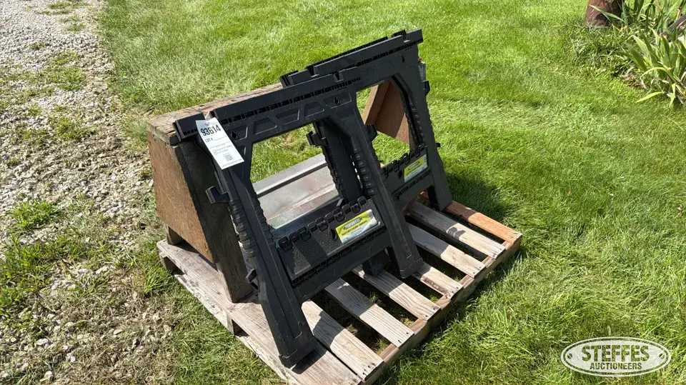 (5) Sawhorses General Tools and Shop Supply