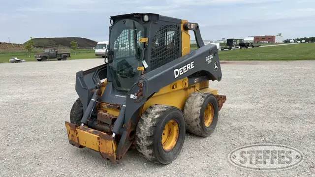 2018 John Deere 332G