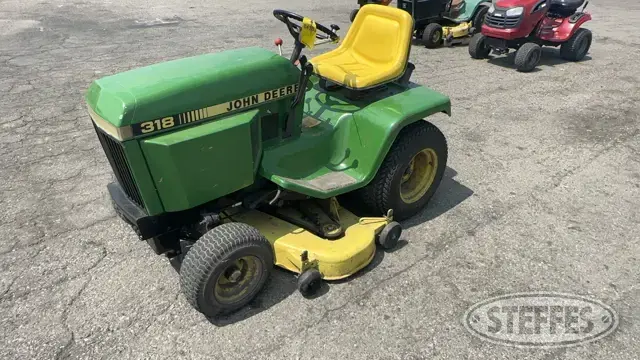 John Deere 318