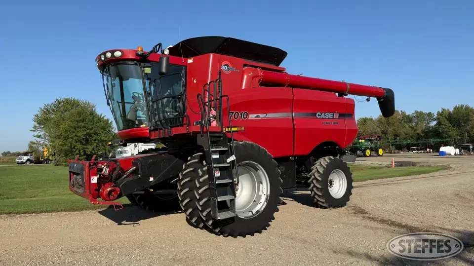 2007 Case IH 7010 Combine