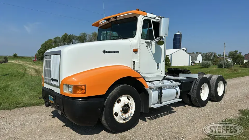 1996 International 9200 Conventional Truck without Sleeper