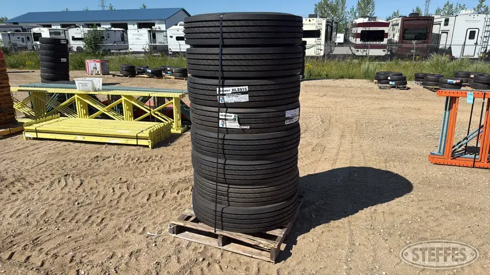 (8) Headway HLS915 11R22.5 tires Truck Tire