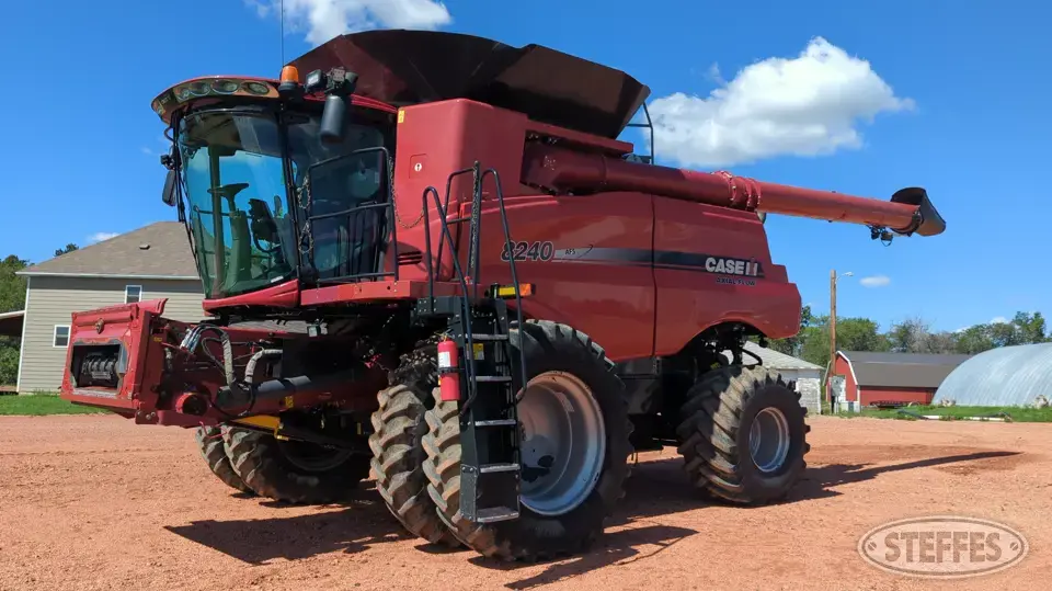 2015 Case IH 8240 Combine