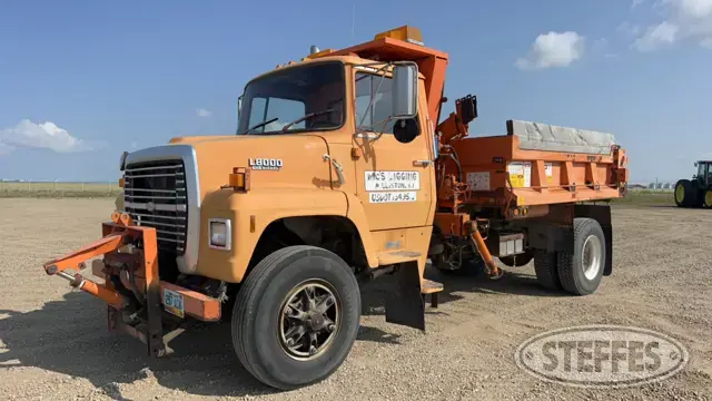 1989 Ford L8000