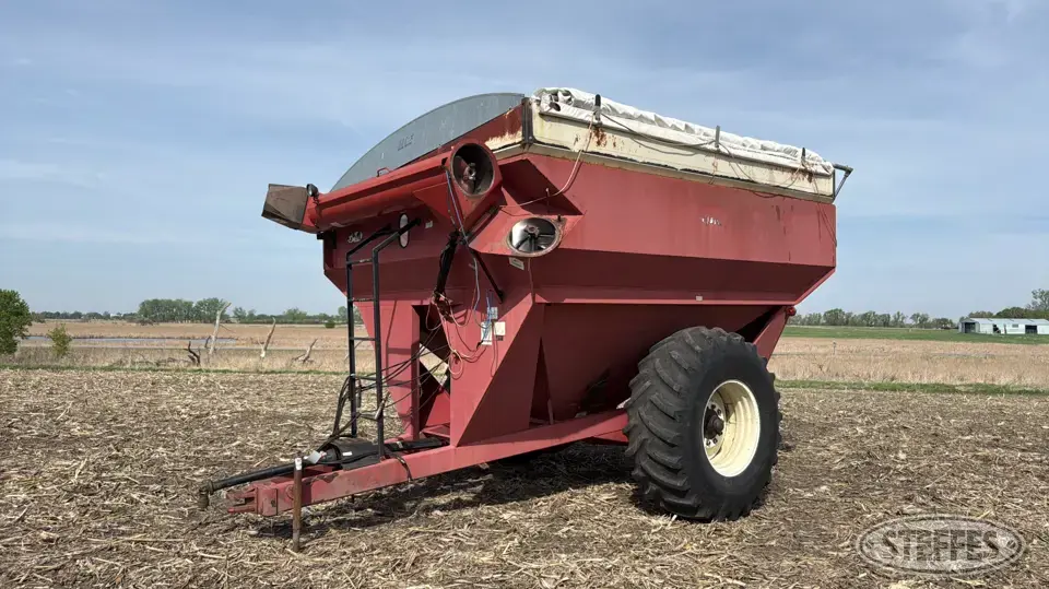 J&M 675 Grain Cart