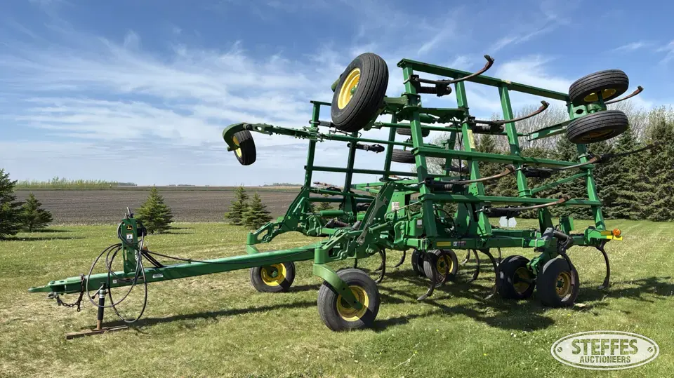2007 John Deere 2410 Chisel Plow