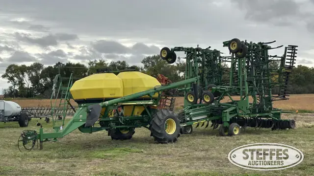 2000 John Deere 1820