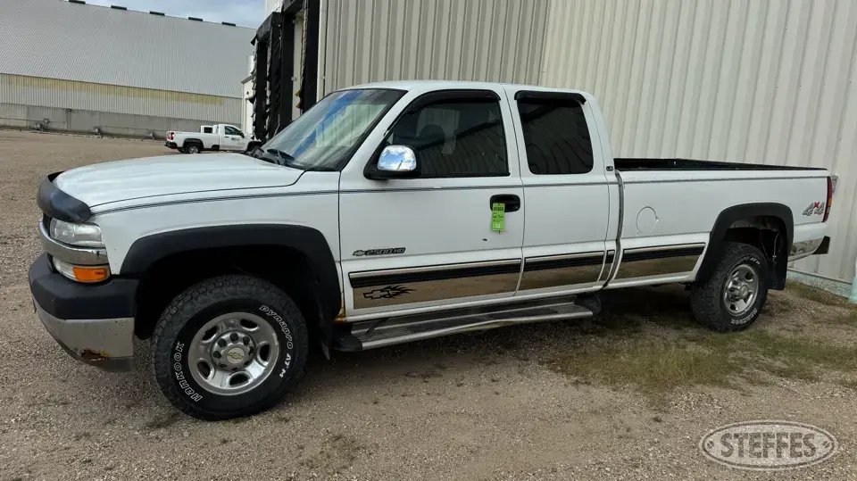2002 Chevrolet Silverado 2500HD LT 3 Quarter Ton Pickup