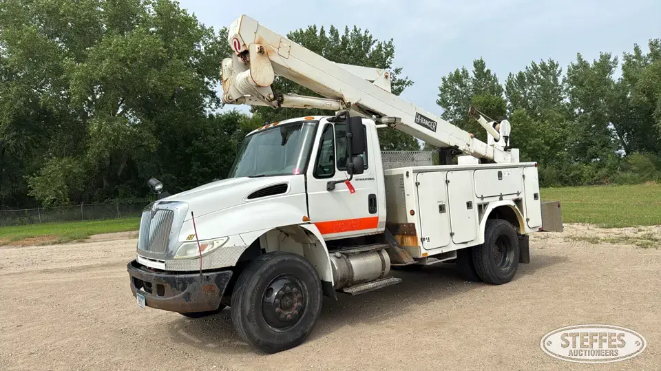 2005 International 4400 Bucket Truck