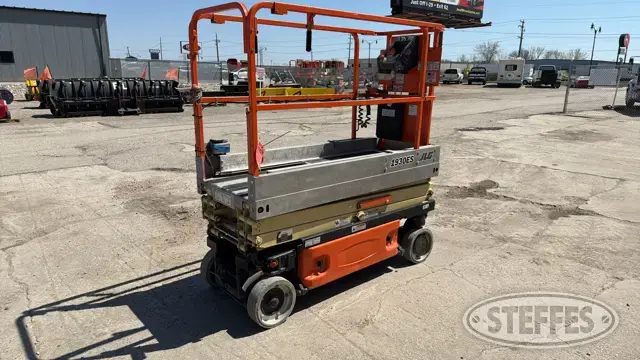 2013 JLG 1930ES