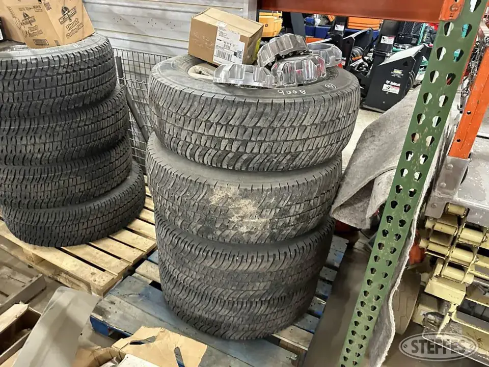 (4) Michelin 275/65R20 tires Passenger-Light Truck Tire