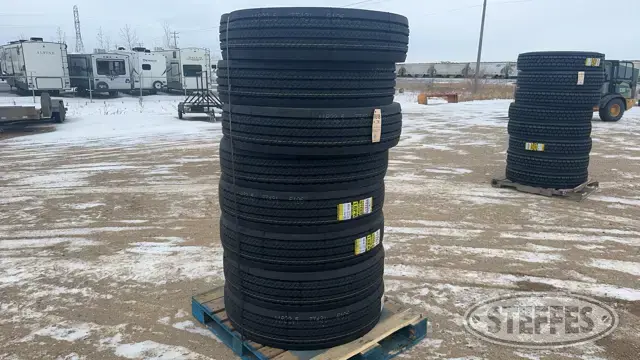 (8) Zwarthz 11R22.5 steer tires