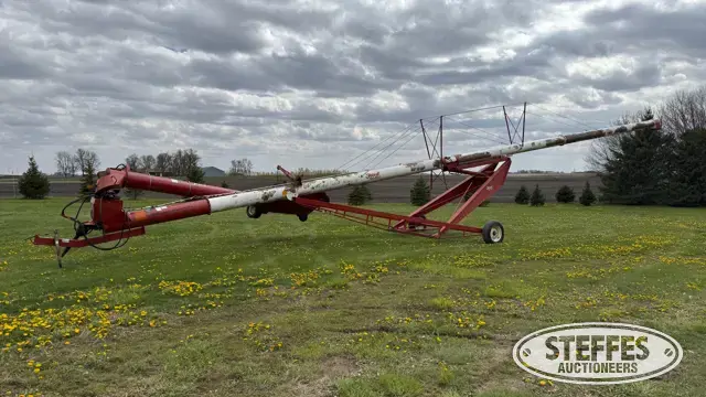 Feterl swing hopper auger