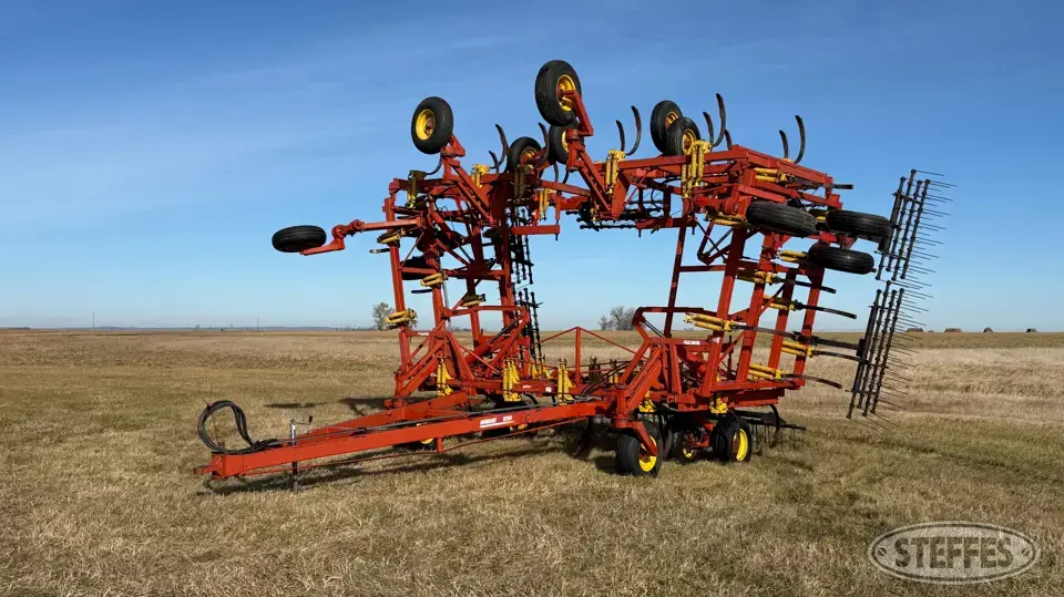 1997 Bourgault 9200 Chisel Plow