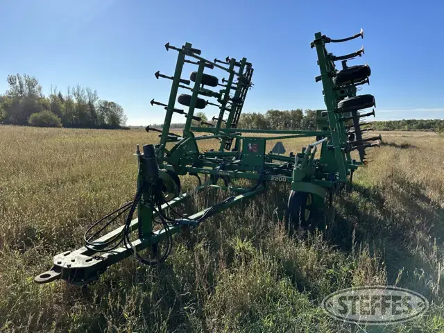 John Deere 2200
