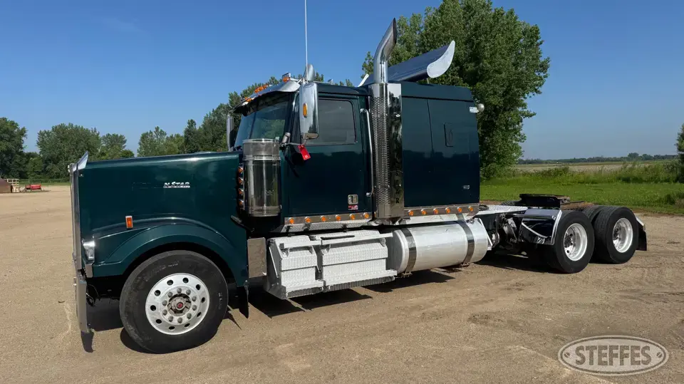 2017 Western Star 4900EX Conventional Truck with Sleeper