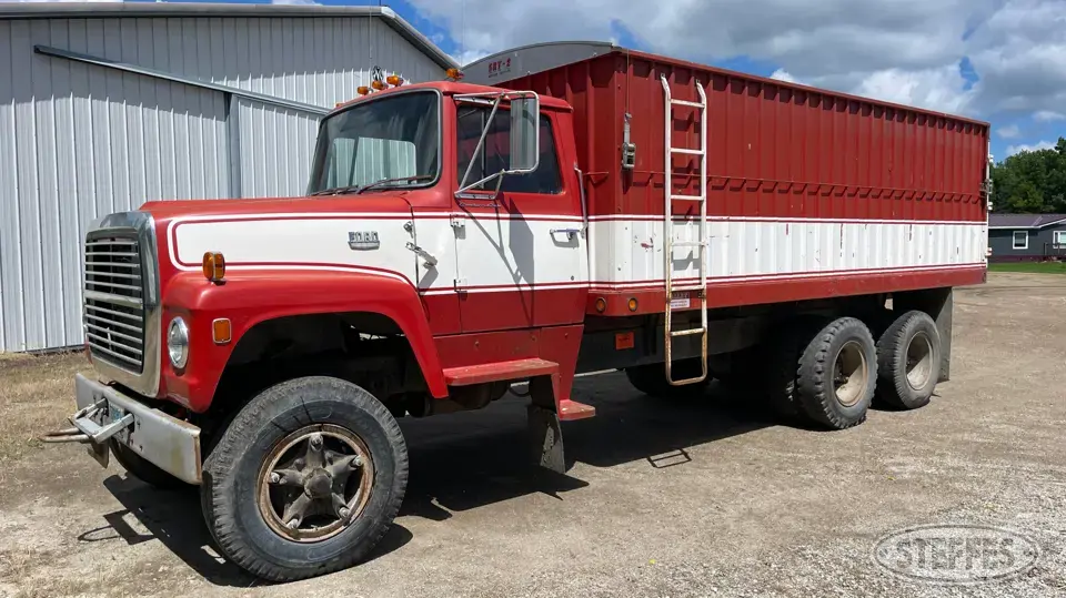 1974 Ford 880 Tandem Boxed Truck