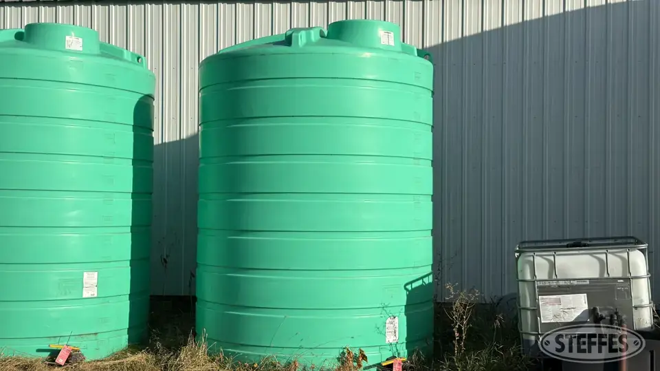 Enduraplas 3,000 gal. poly tank