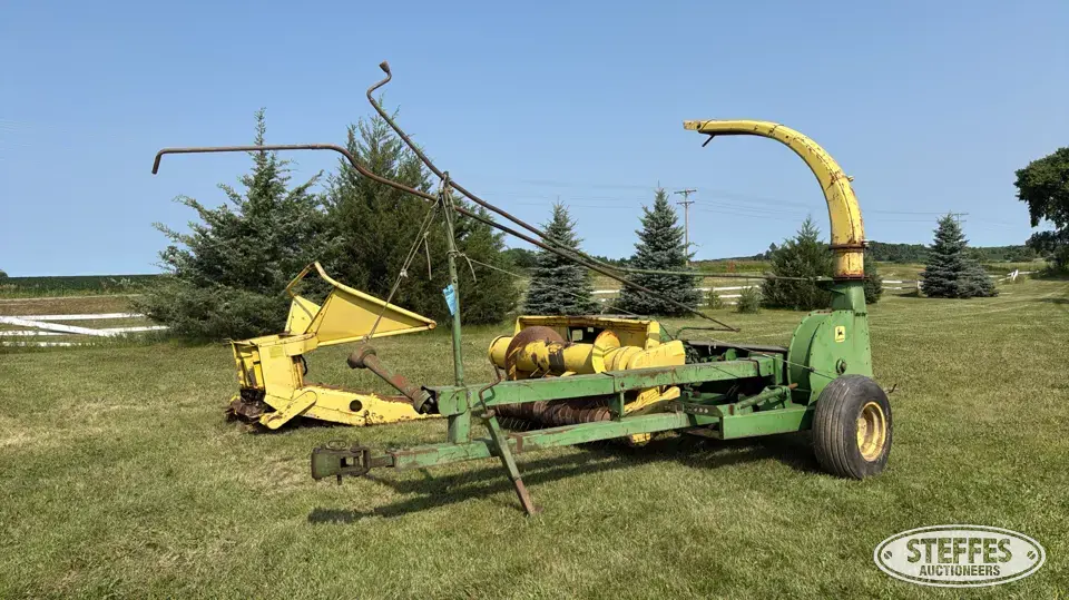 John Deere 38 Pull-Type Harvester