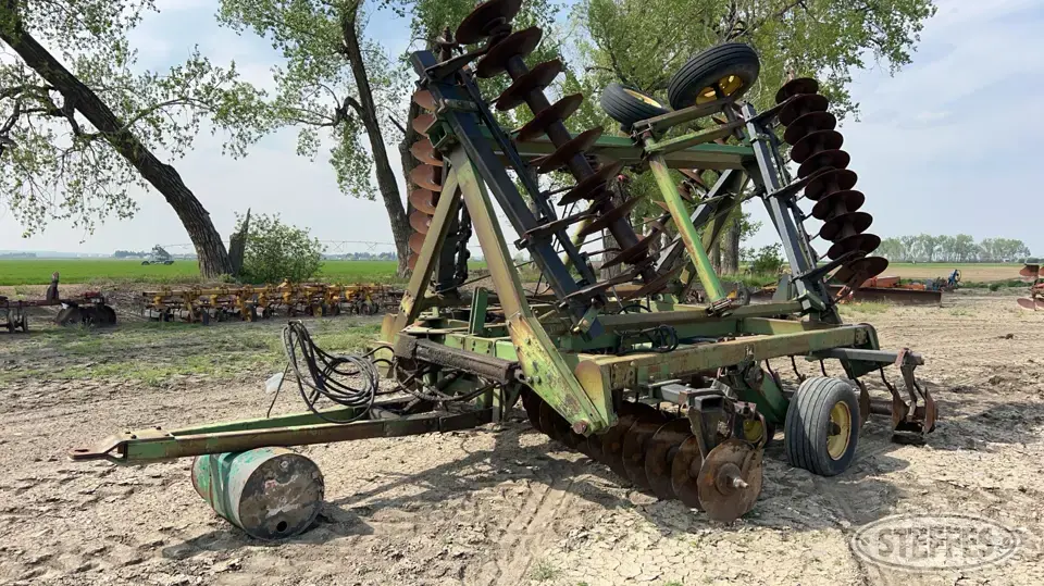 John Deere 331 Disc