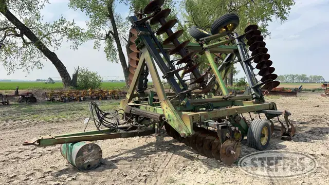 John Deere 331