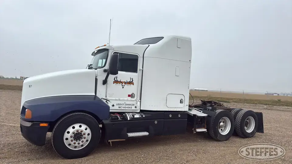 1997 Kenworth T600 Conventional Truck with Sleeper