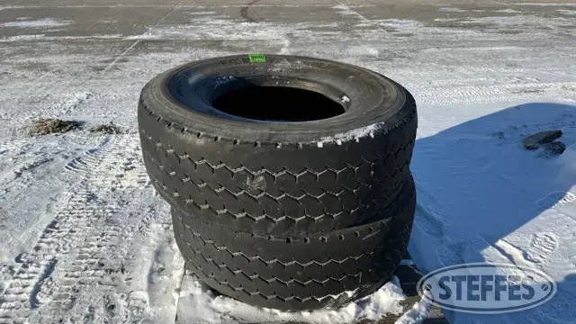 (2) Kumho 425/65R22.5 tires